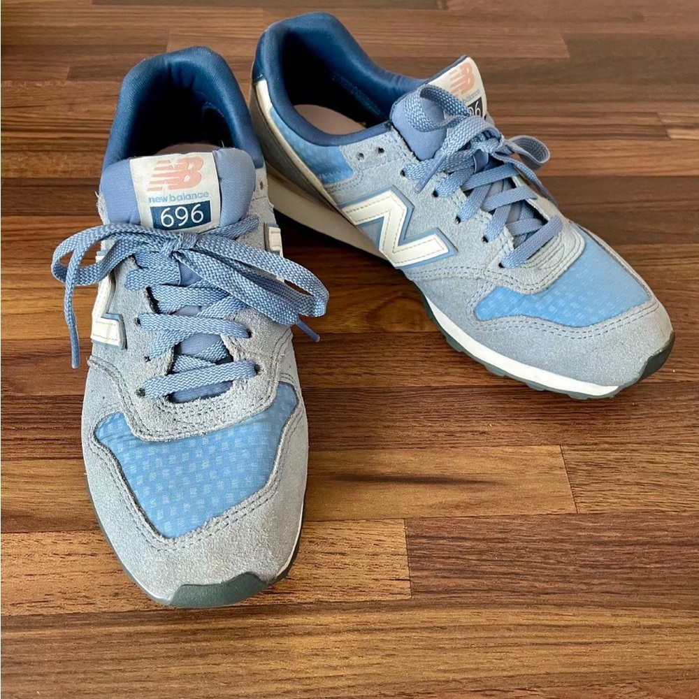 New Balance Light Blue and Gray Athletic Shoes, 6.5US - Picture 3 of 6